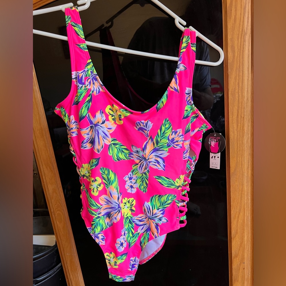 No Boundaries Swim Suit (M 7-9)